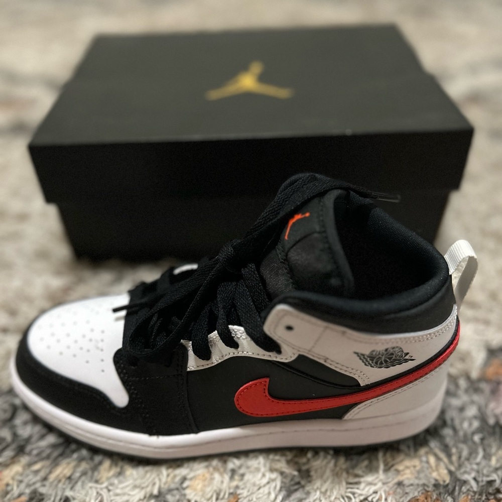 Jordan 1 Mid